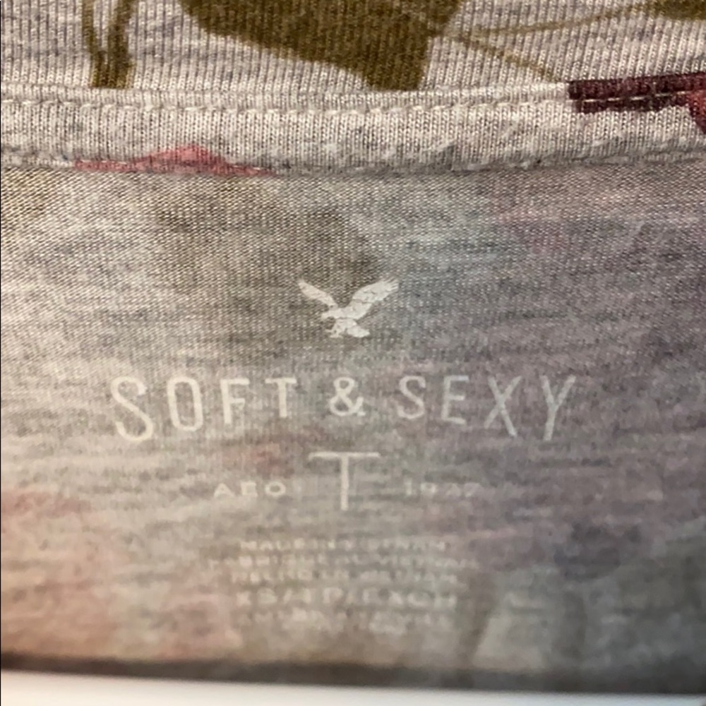 Flower Patterned Short Sleeve. - Picture 2 of 3